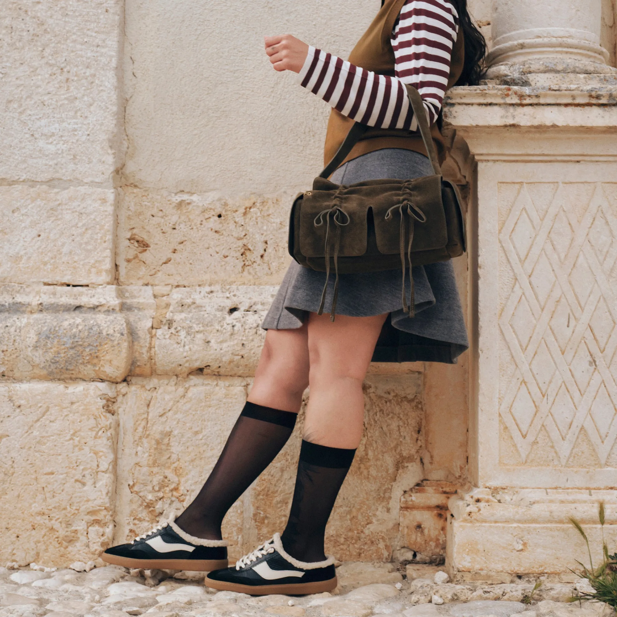 NOTICE SLIDE PLUSH SNEAKERS BLACK WOVEN LEATHER Upgraded cushioning