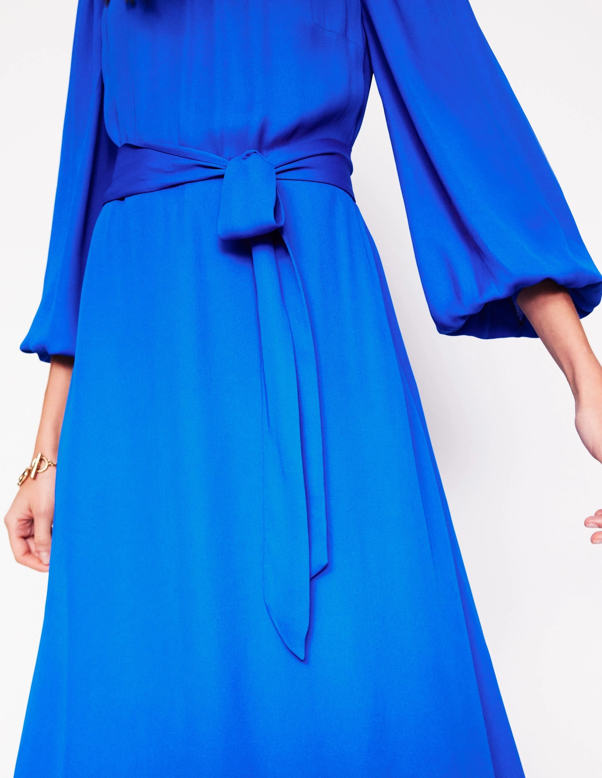 Blouson Sleeve Midi Dress-Gallery Blue Travel Ready Warm Base