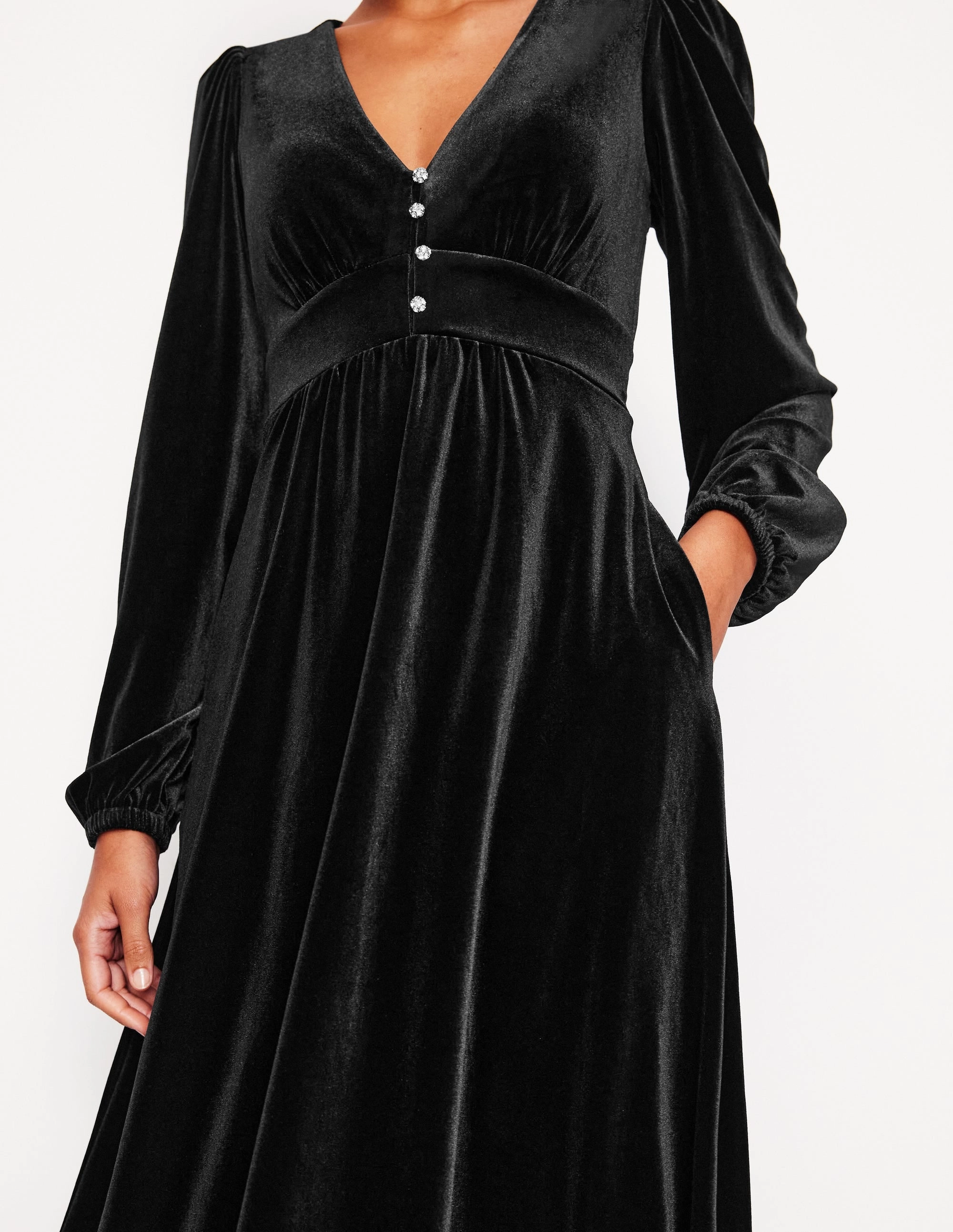 Sophisticated and Relaxed Jocelyn Velvet Tea Dress-Black