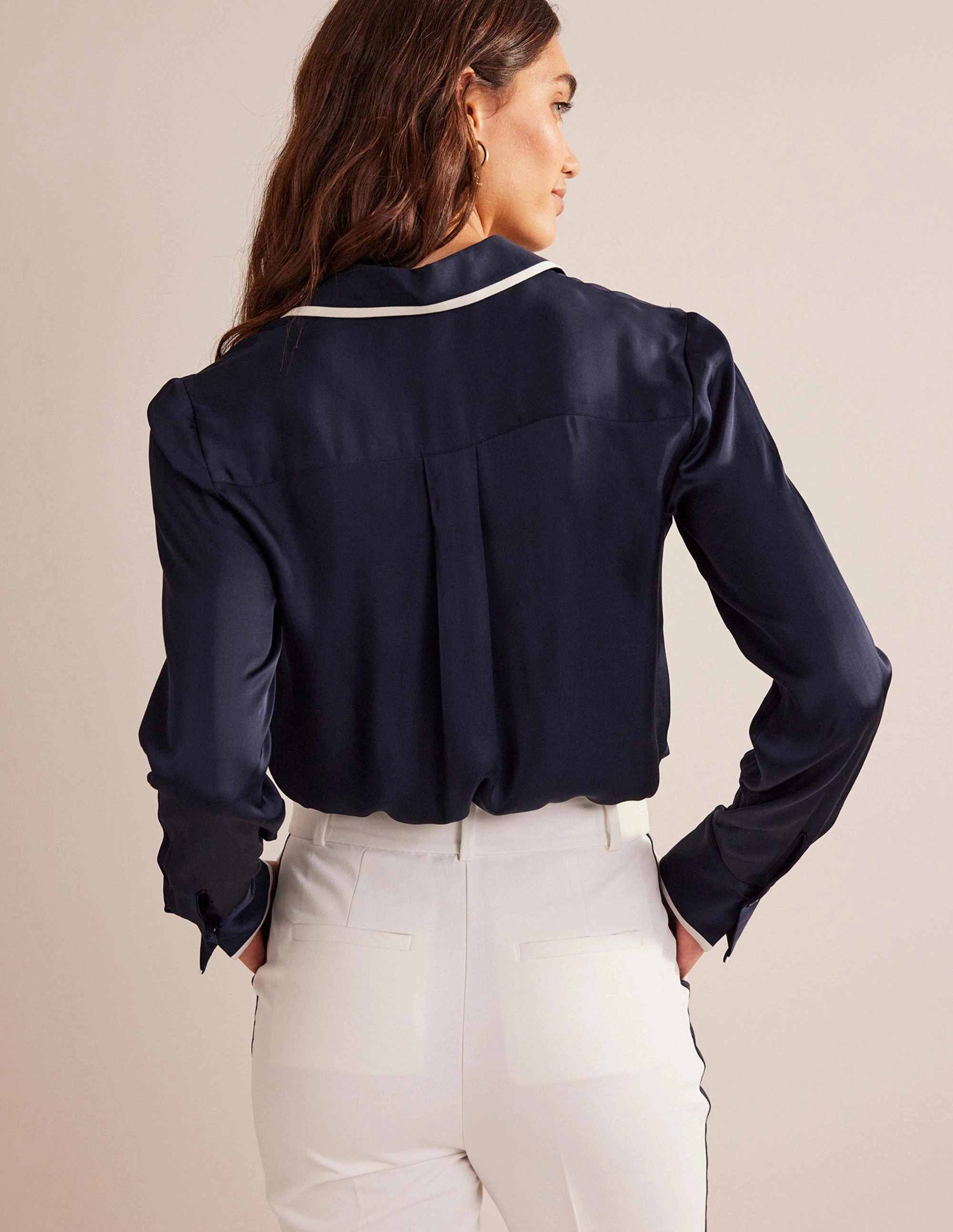 MinimalistDesign Straight Satin-Tipped Shirt-Navy