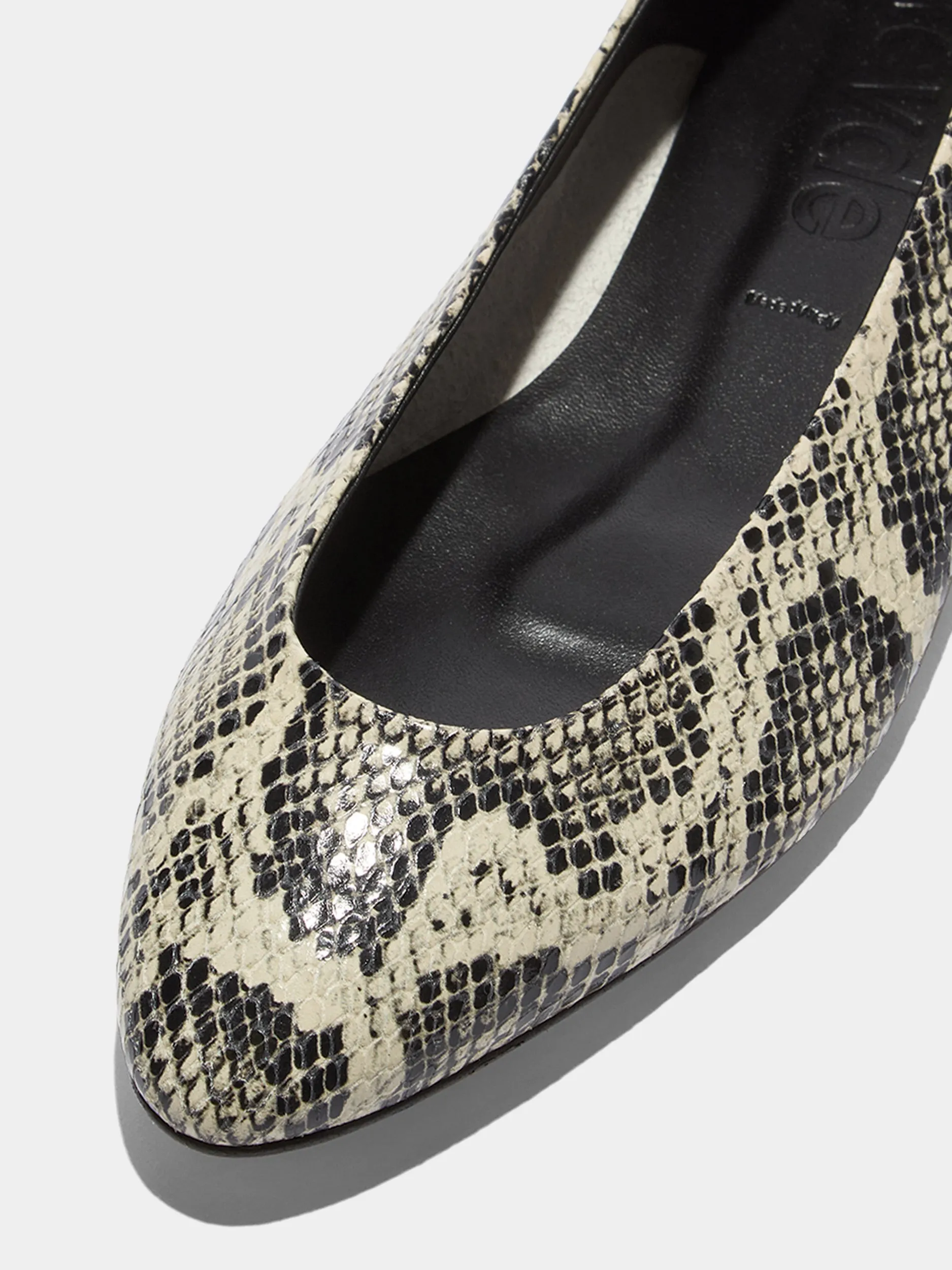 Ellie Almond-Toe Flats Minimalist Comfort Balcony Look