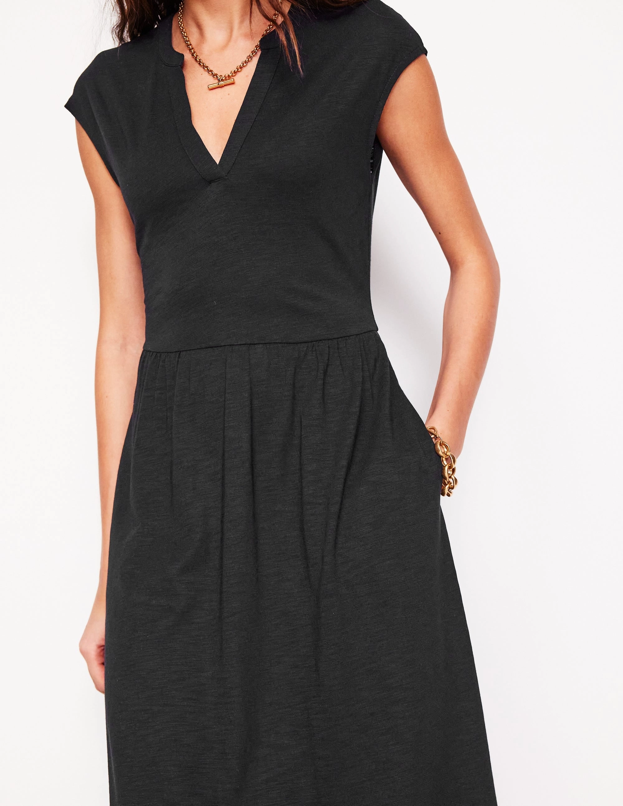 Layered Volume Chloe Jersey Midi Dress-Black