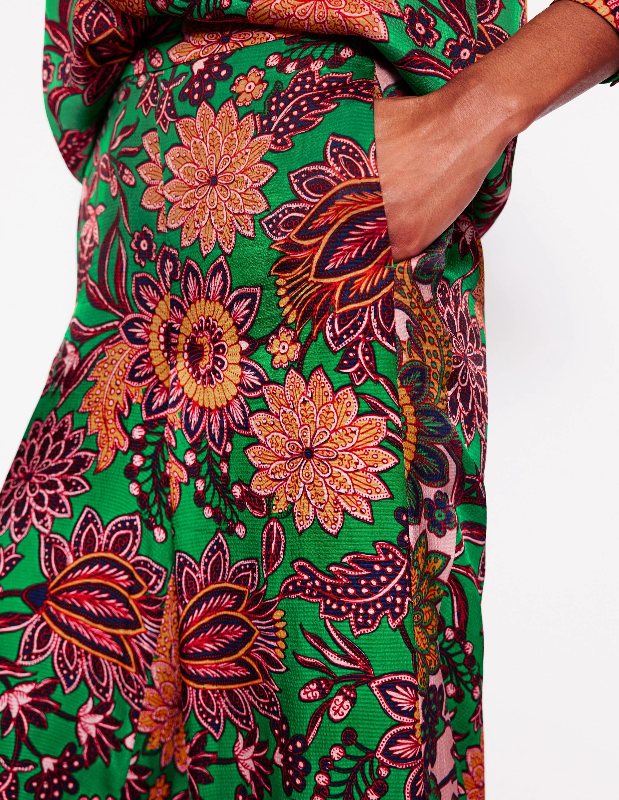 Flattering Design Wide Leg Pull-on Trousers-Rich Emerald, Ornate Bud