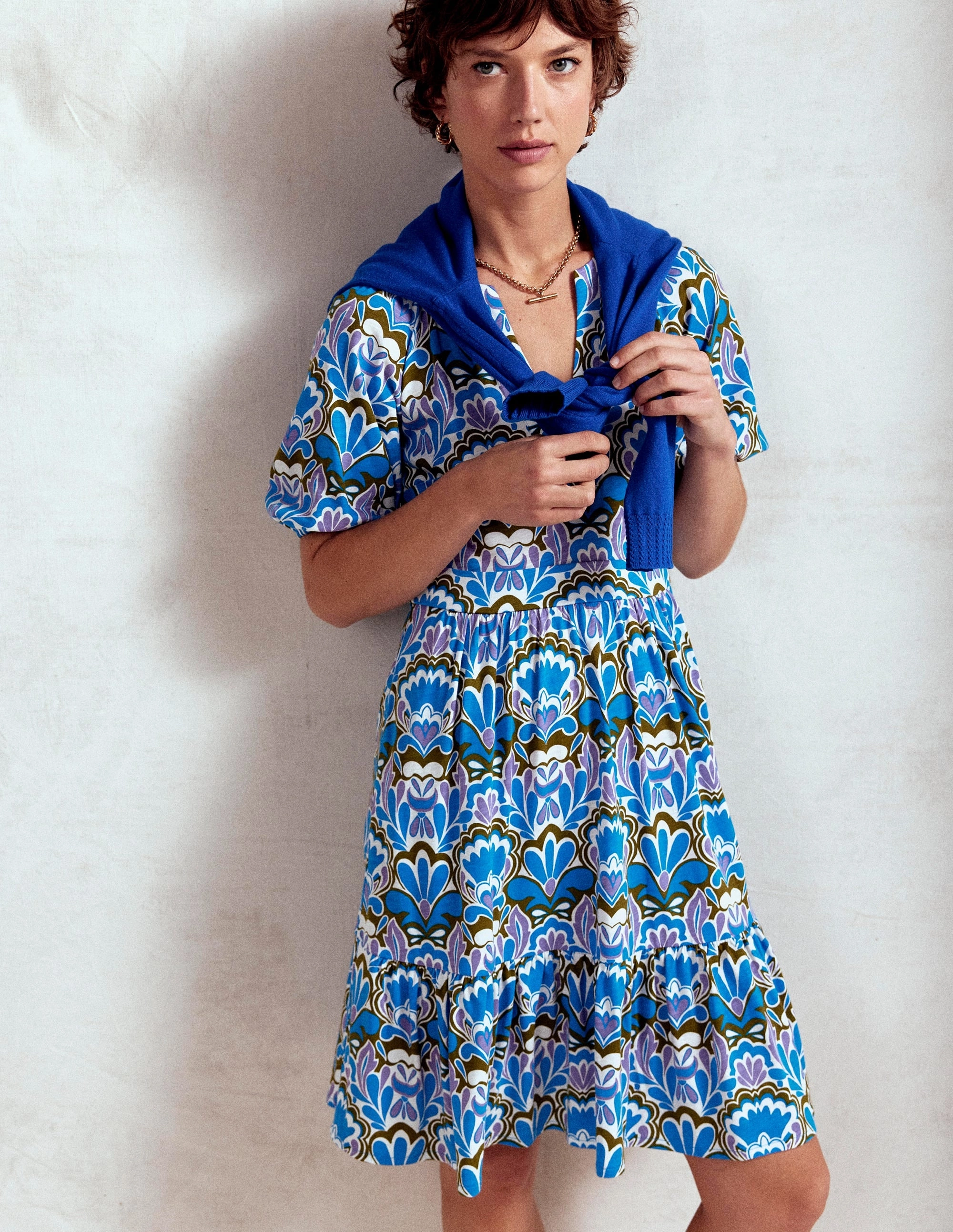 Leg-Lengthening Piper Short Jersey Dress-Kingfisher Blue, Freesia Stamp