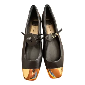 Comfortable Slip-On Shoes Flats By Dolce Vita In Black & Gold, Size:8.5