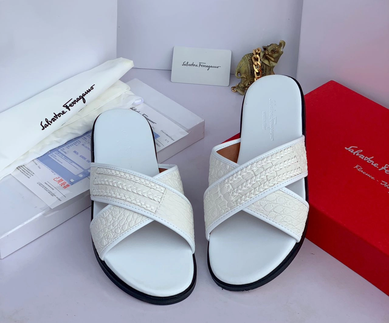 Performance Fit Comfortable Cushion Salvatore Ferragamo White Cross Slide