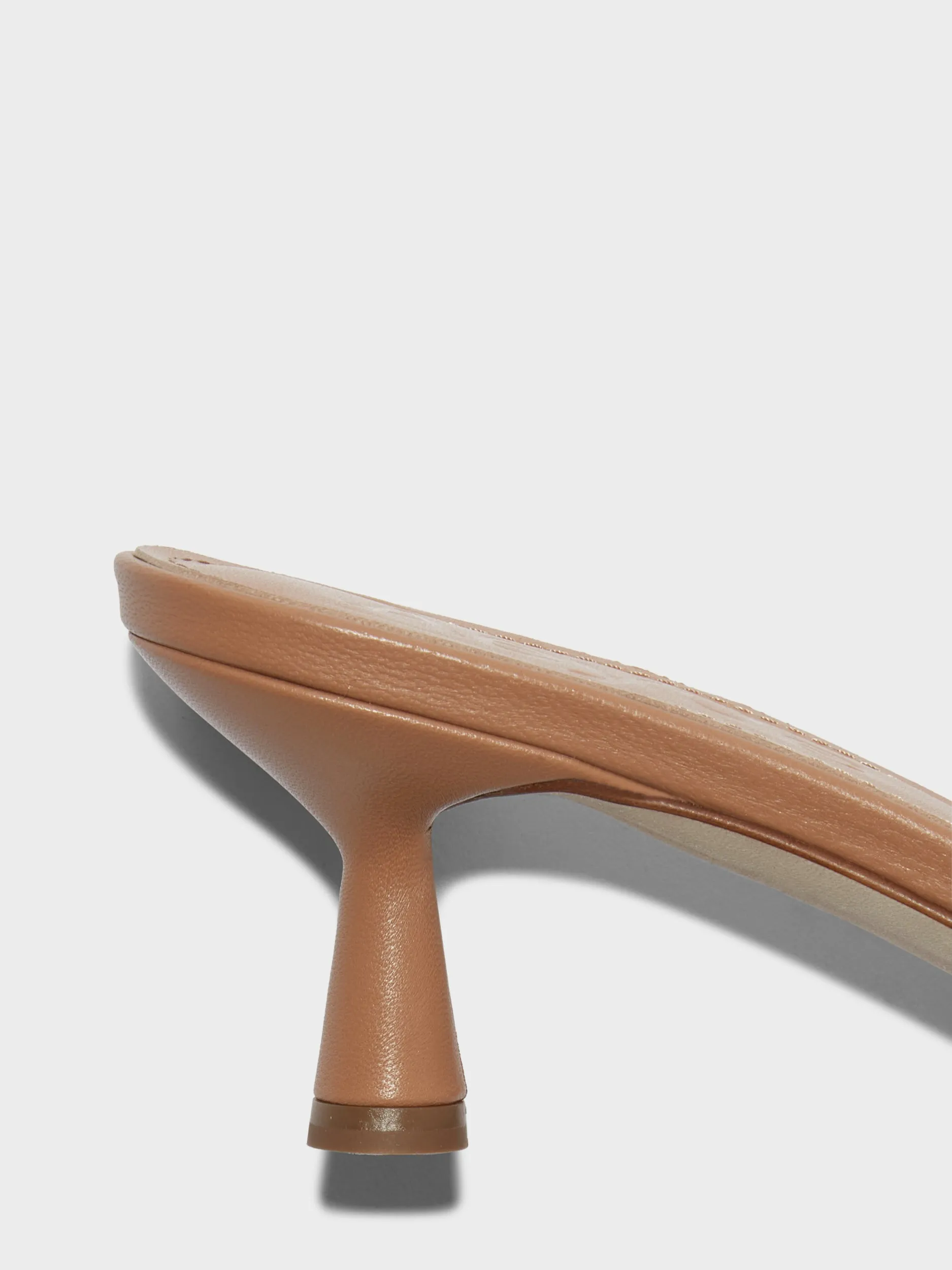 Vero Leather Mules Flexible Movement Flexible Material