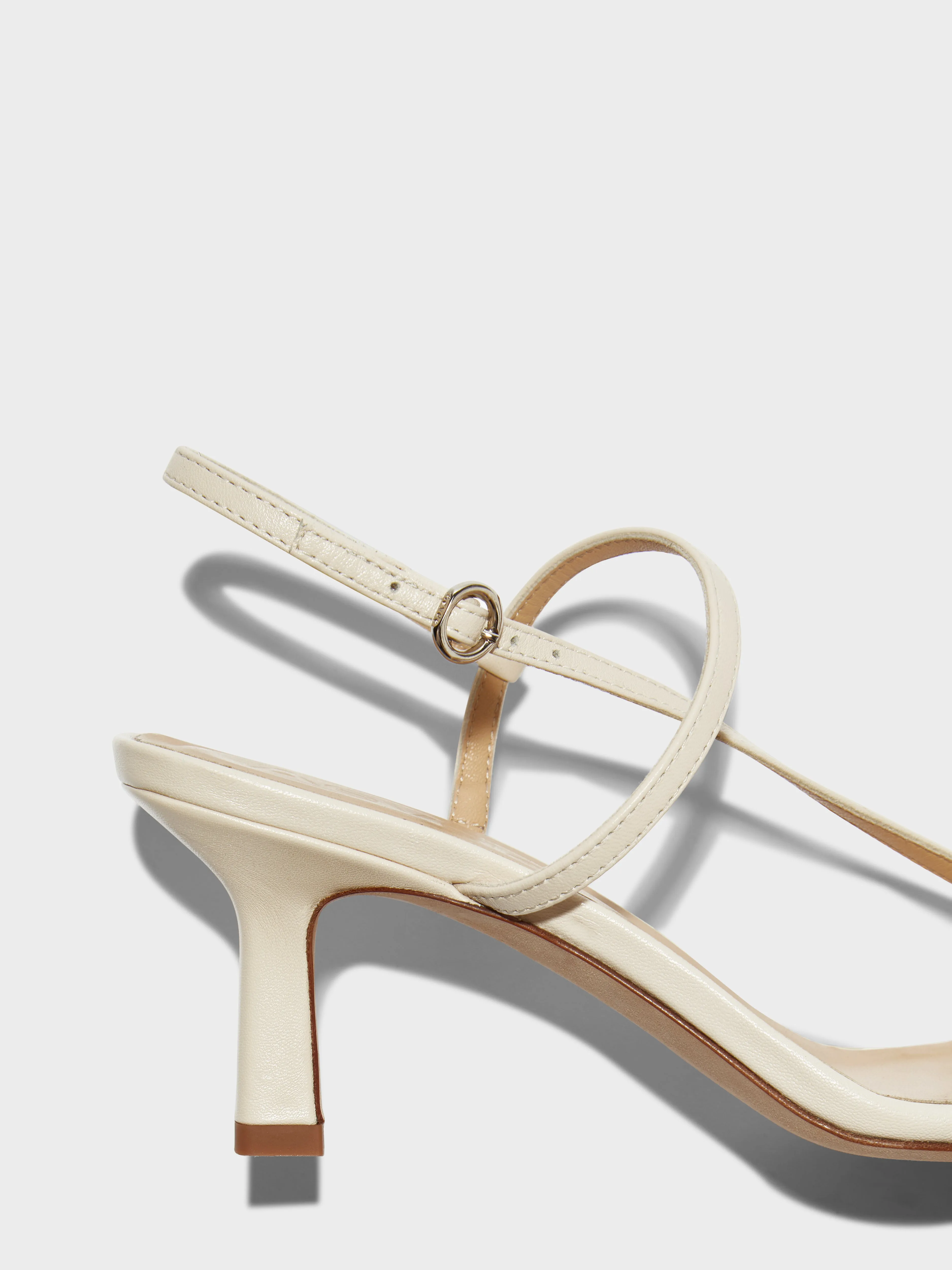 Elise Leather Toe-Post Sandals Season Favorite