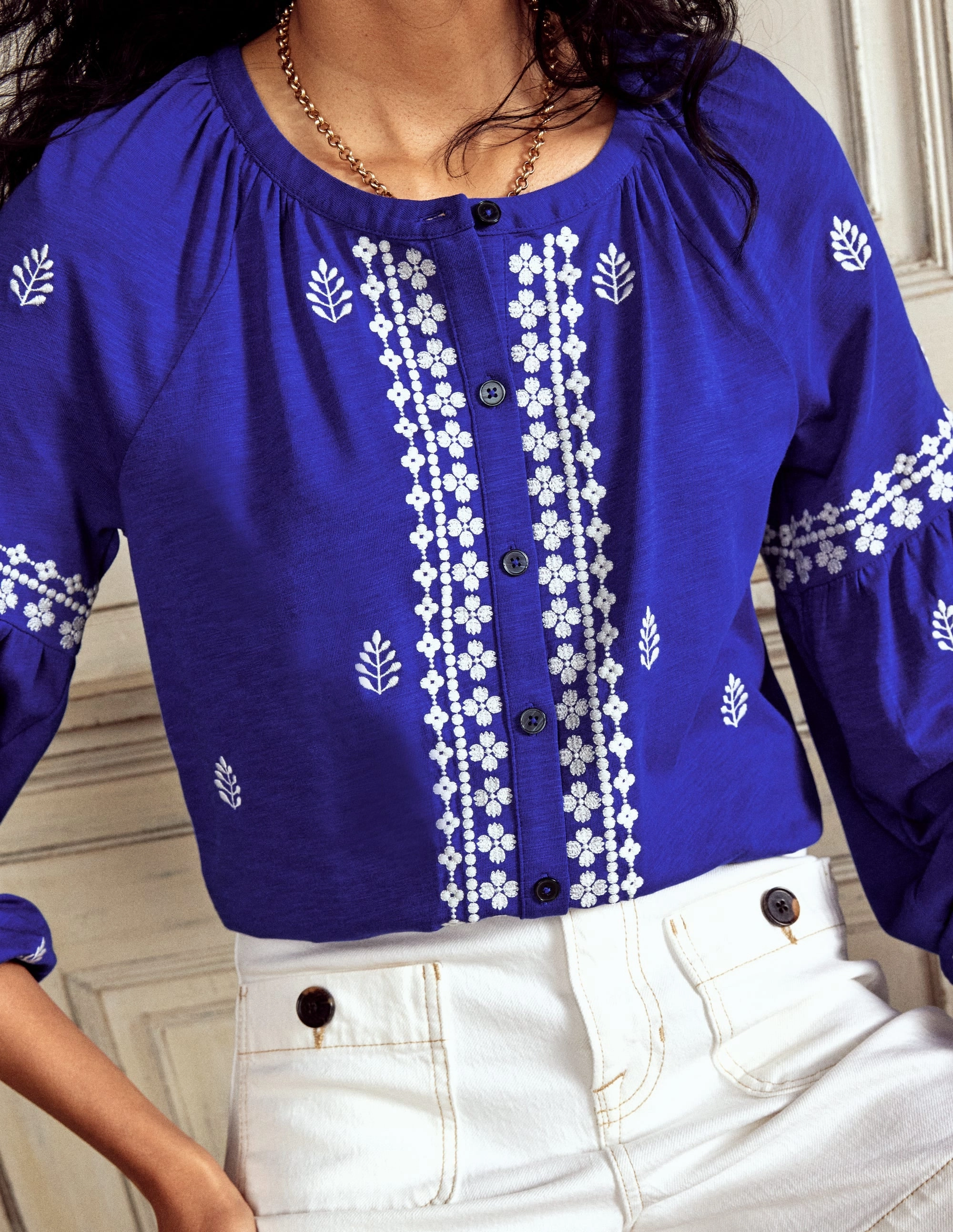 Embroidered Seam Sleeve Shirt-Bright Blue Active Wear Fit V neck style
