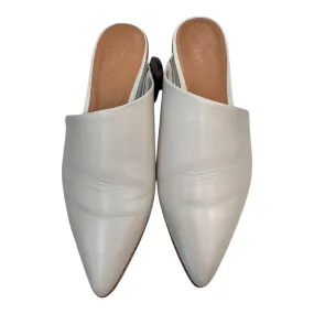 Odor Resistant Shoes Flats By Crown Vintage In Cream, Size:9