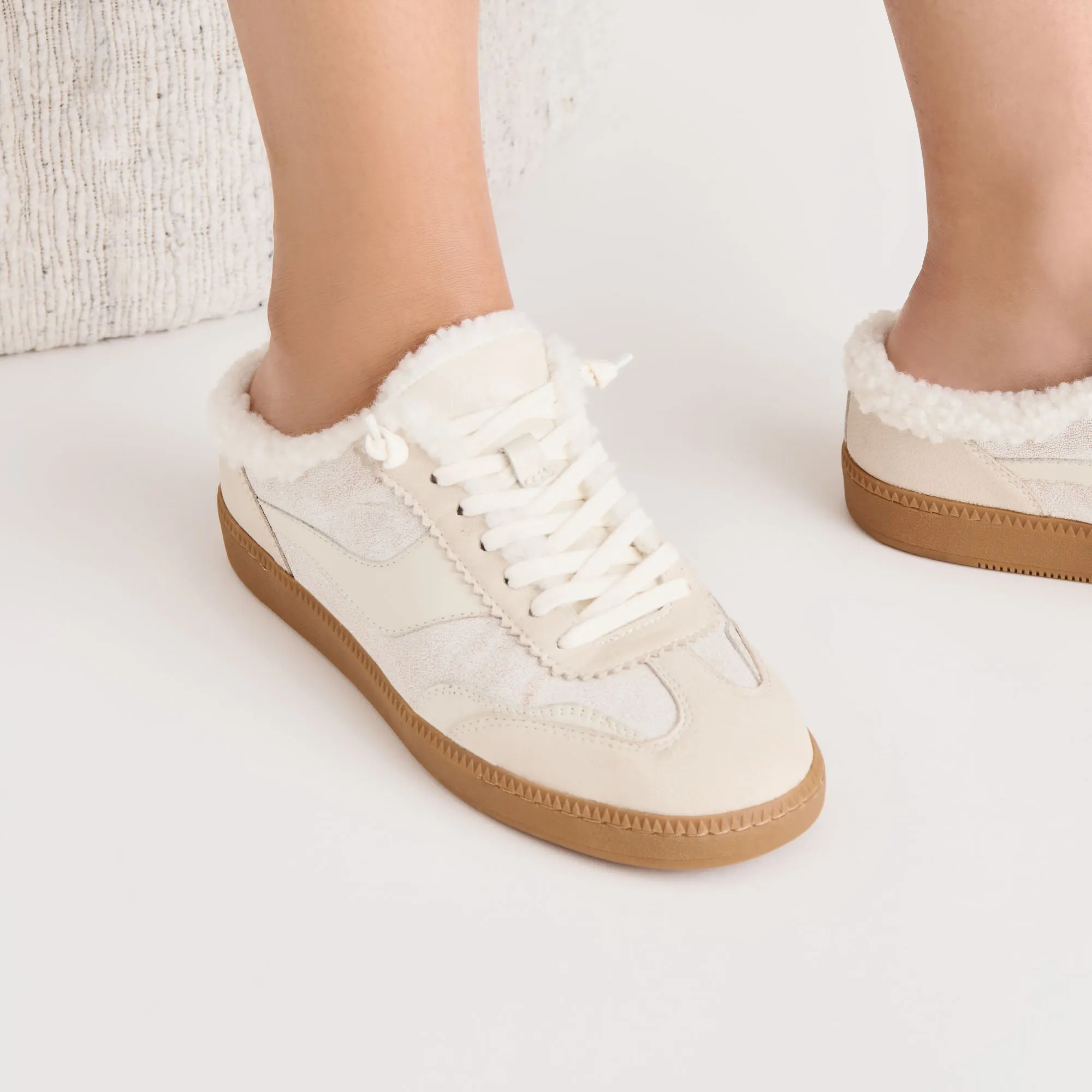 NOTICE SLIDE PLUSH SNEAKERS OFF WHITE CRACKLED LEATHER Easy To Clean