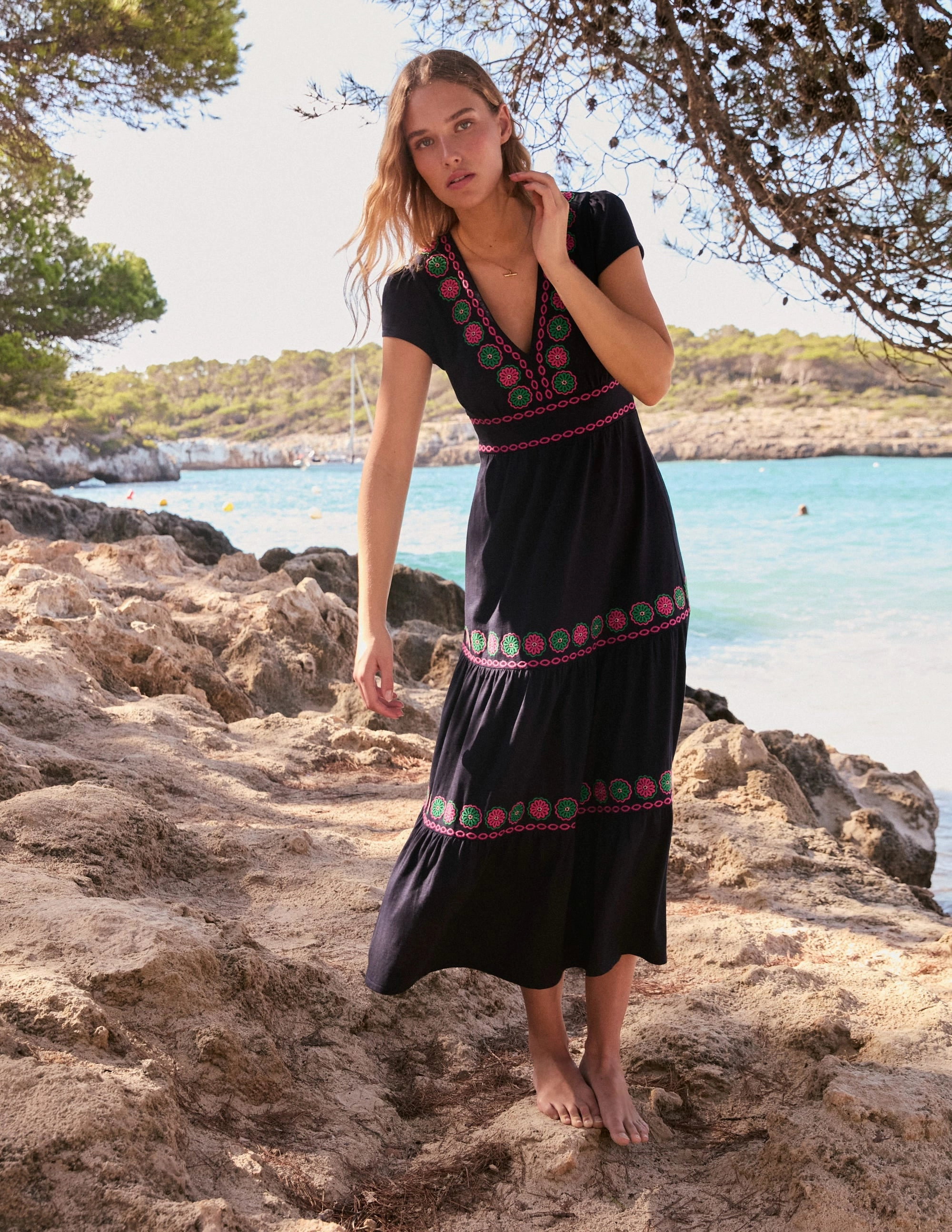 Comfortable Design Eloise Embroidered Midi Dress-Navy