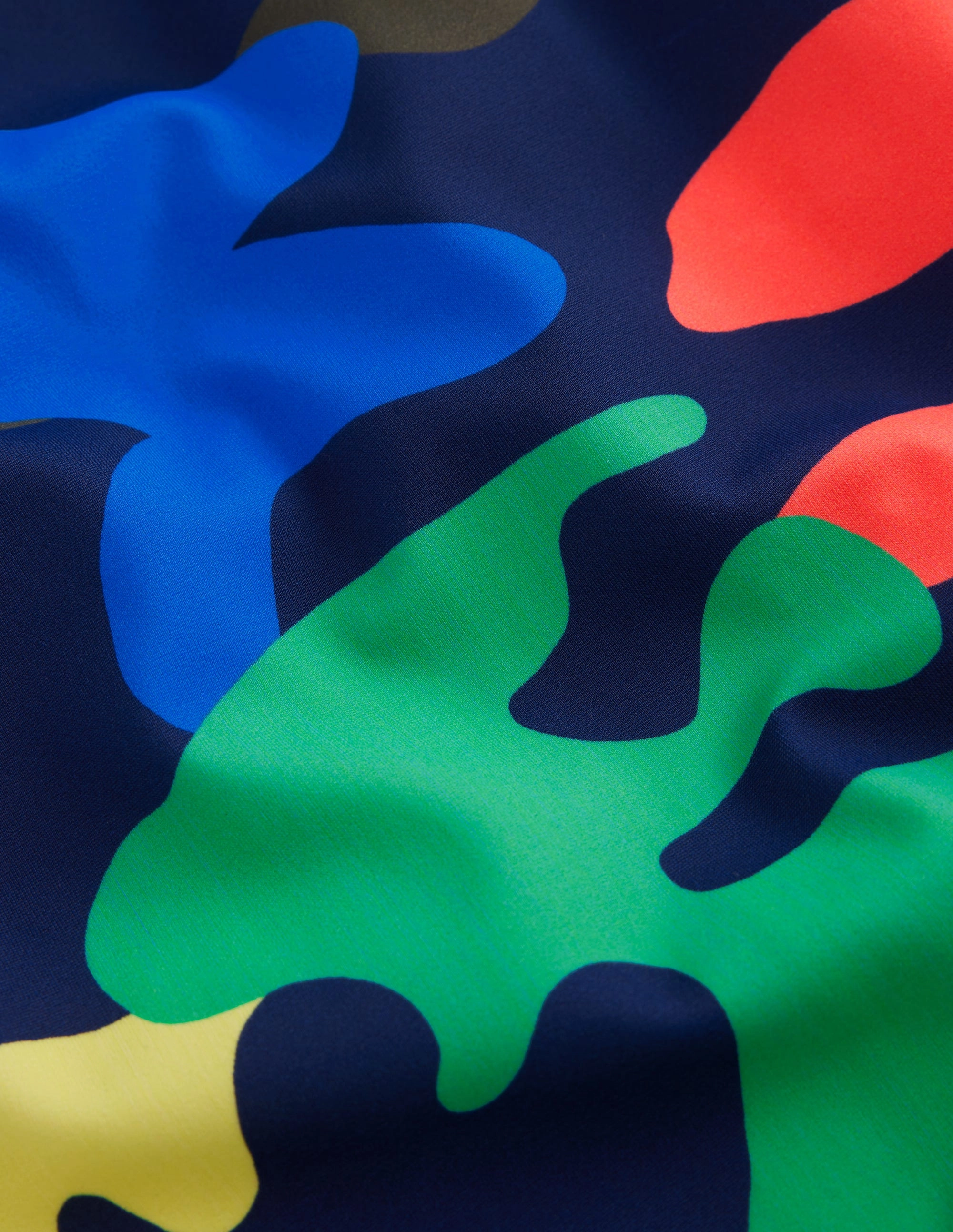 Flattering-Cut Mold Resistant Padding Logo Rash Vest-Multi Rainbow Camo