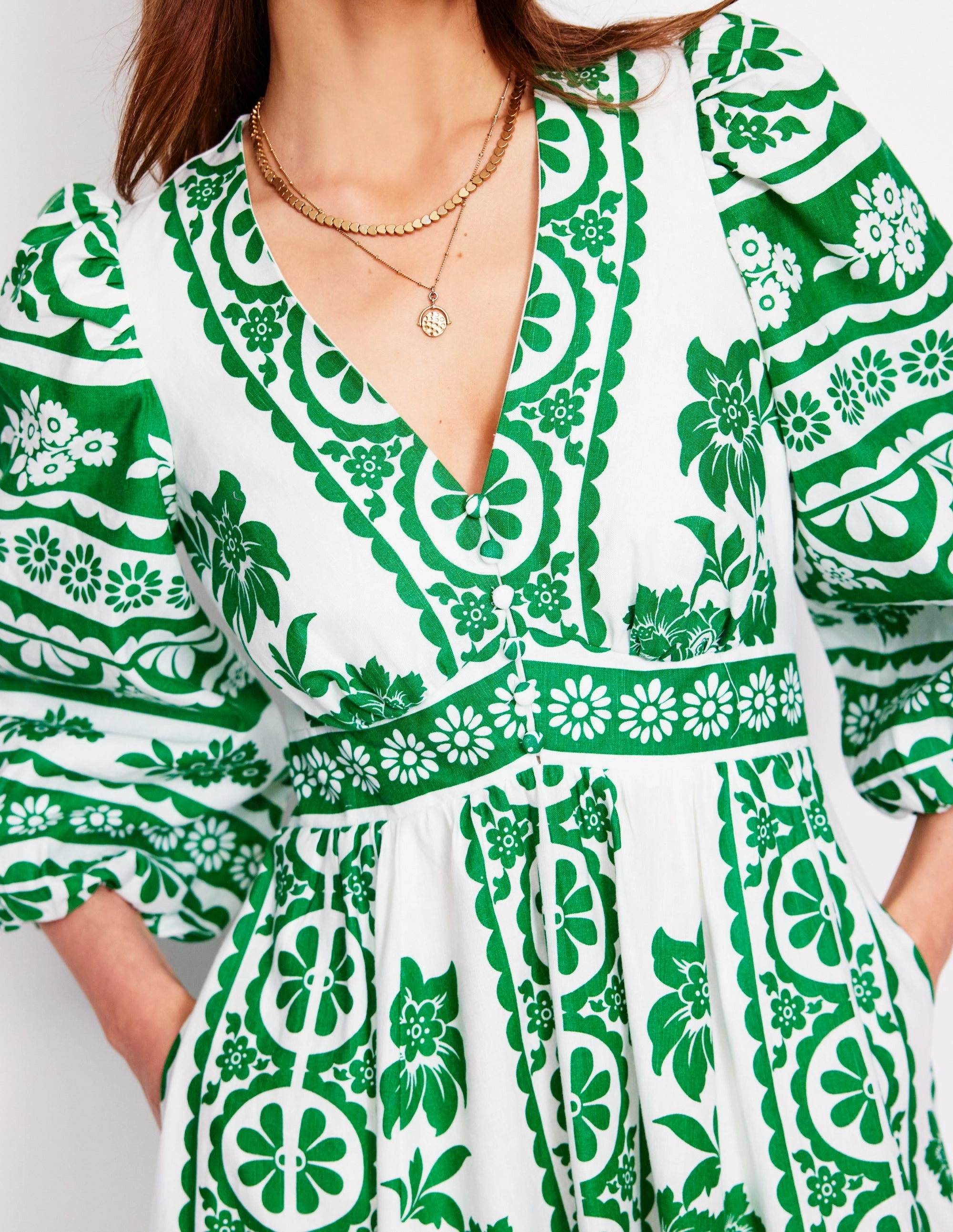 Work Vibes Smooth Outline Lola Blouson Maxi Dress-Rich Emerald, Ornate Tropics