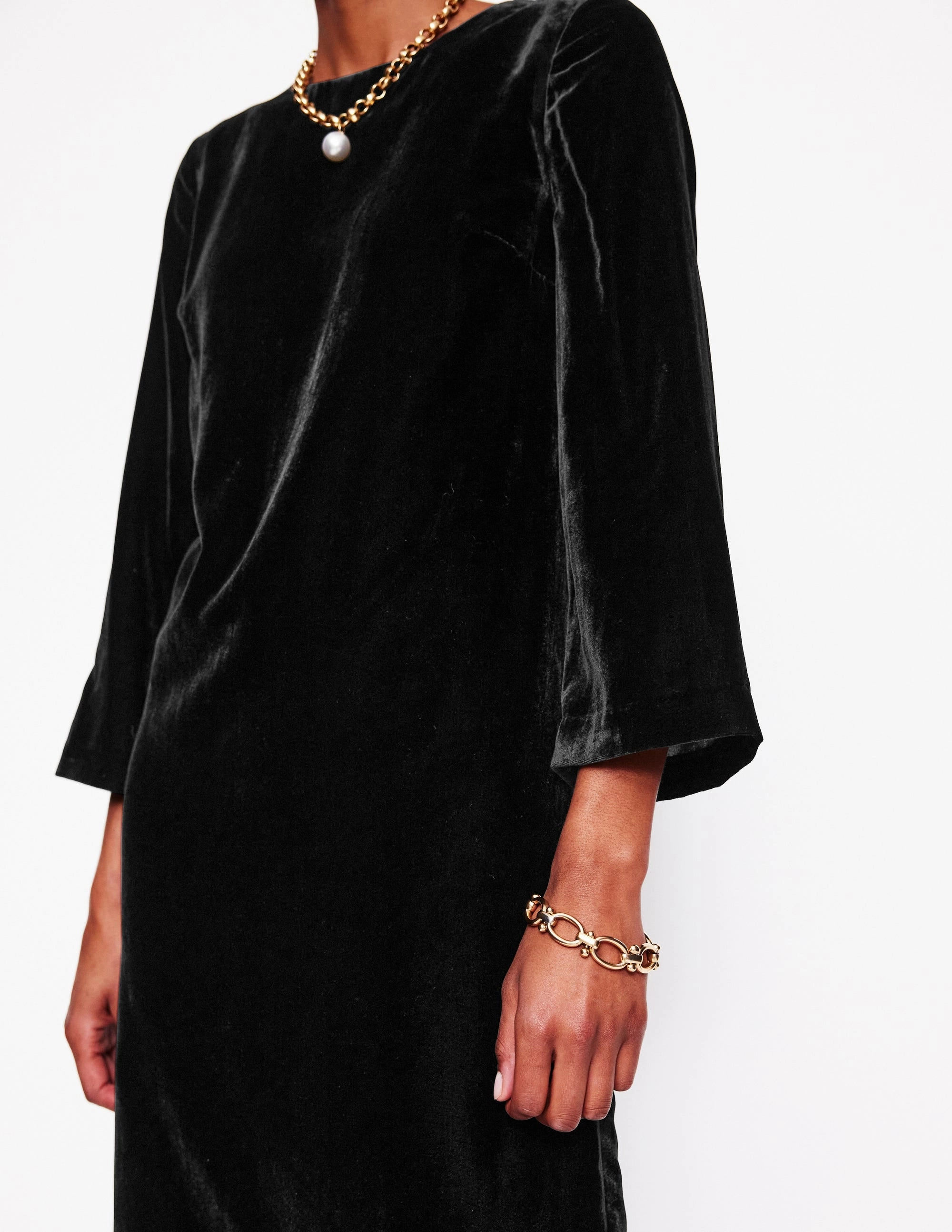 Long Sleeve Velvet Shift Dress-Black Eye Appeal Lightweight-Structure