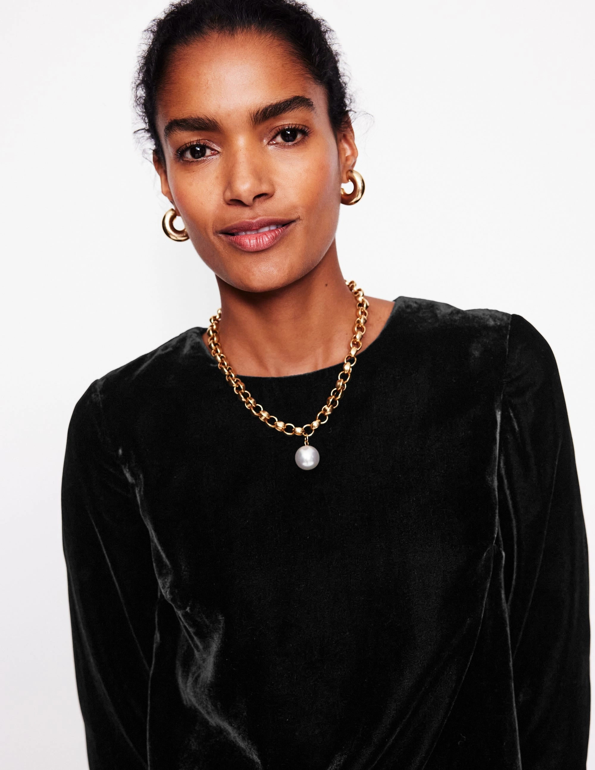 Modest Cut Long Sleeve Velvet Shift Dress-Black