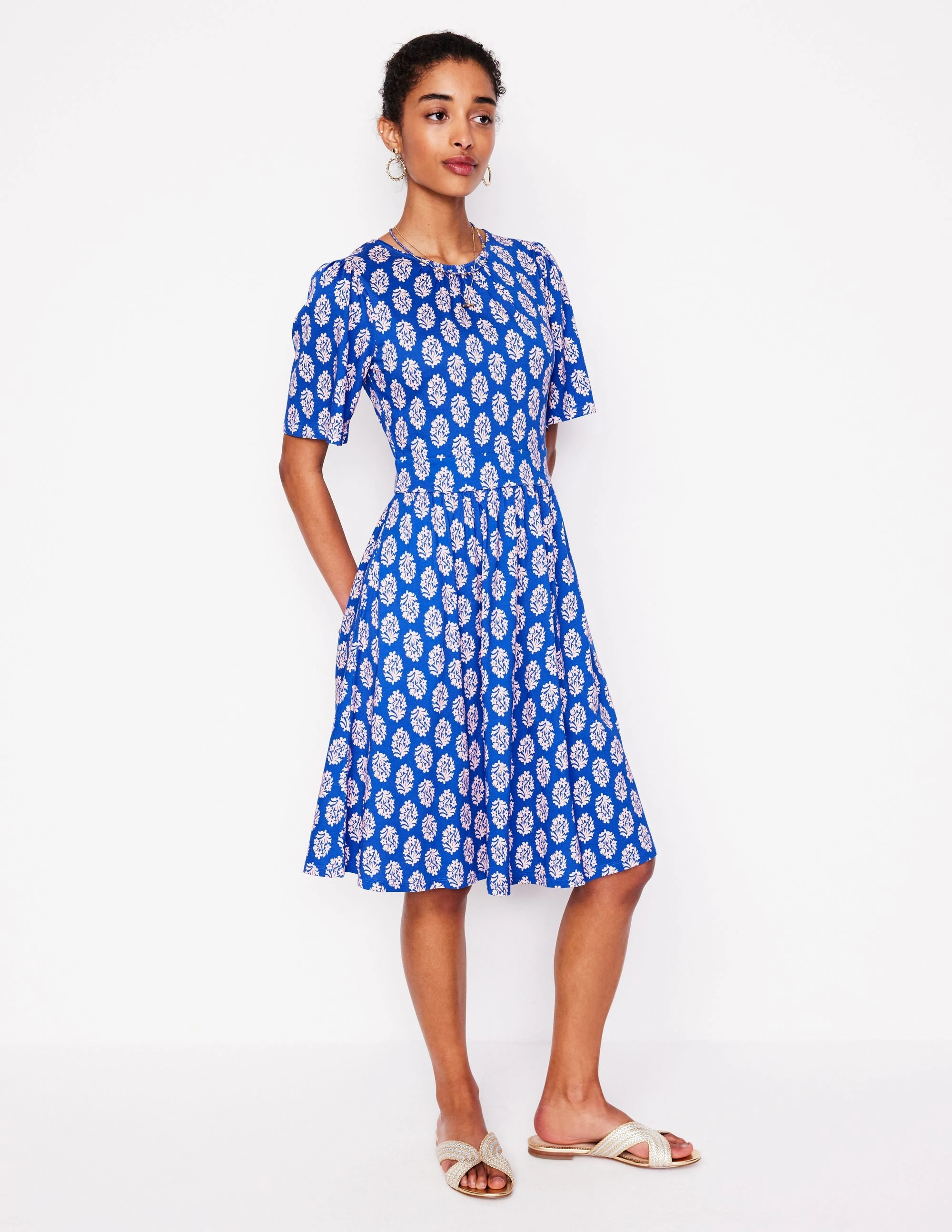 Louisa Short Jersey Dress-Gallery Blue, Posy Stamp Dreamy Motion
