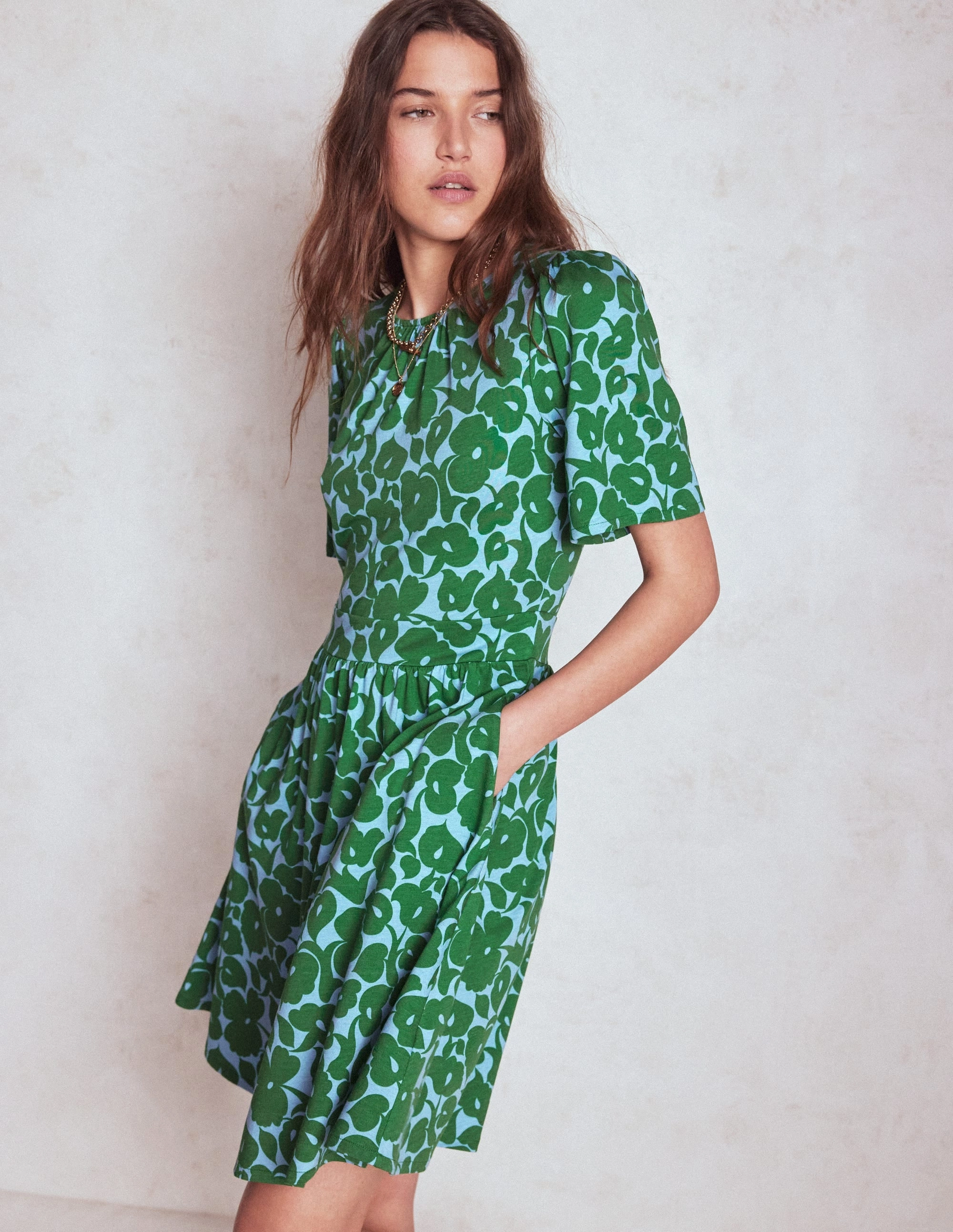 Relaxing Style Garden Fresh Louisa Short Jersey Dress-Highland Green, Leafy Grove