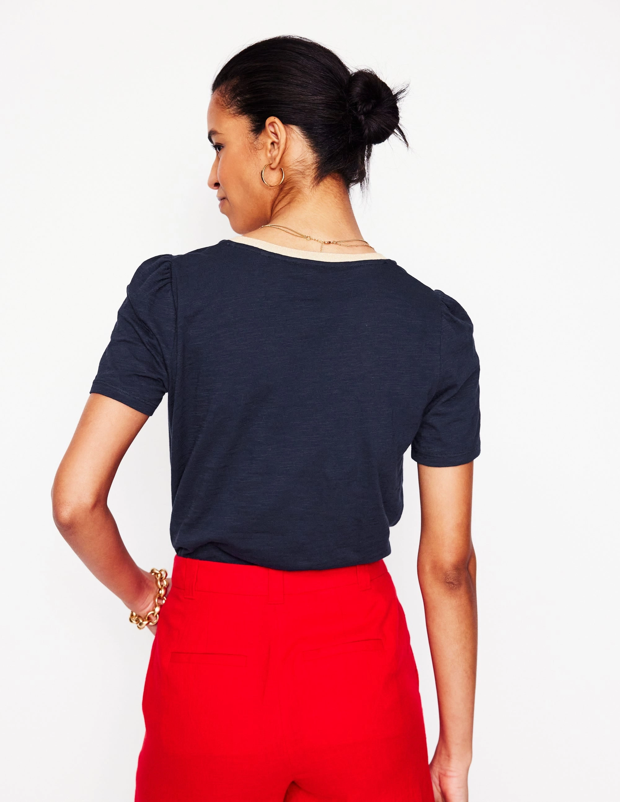 Effortless Wear Metallic Trim V Neck T-shirt-Navy