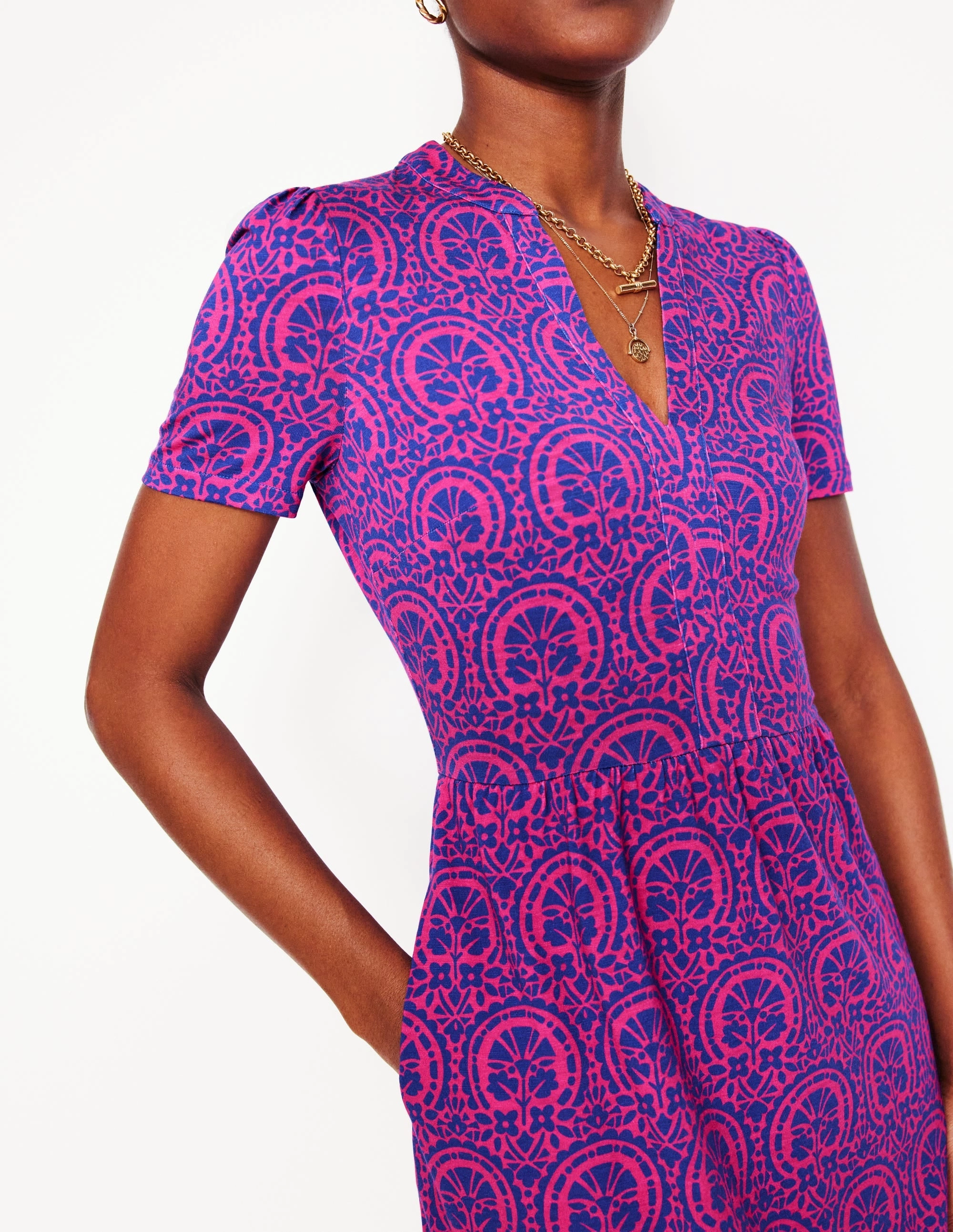 Sleek Waist Design Fit Casual Silhouette Naomi Short Sleeve Dress-Pink Peony Elaborate Stamp