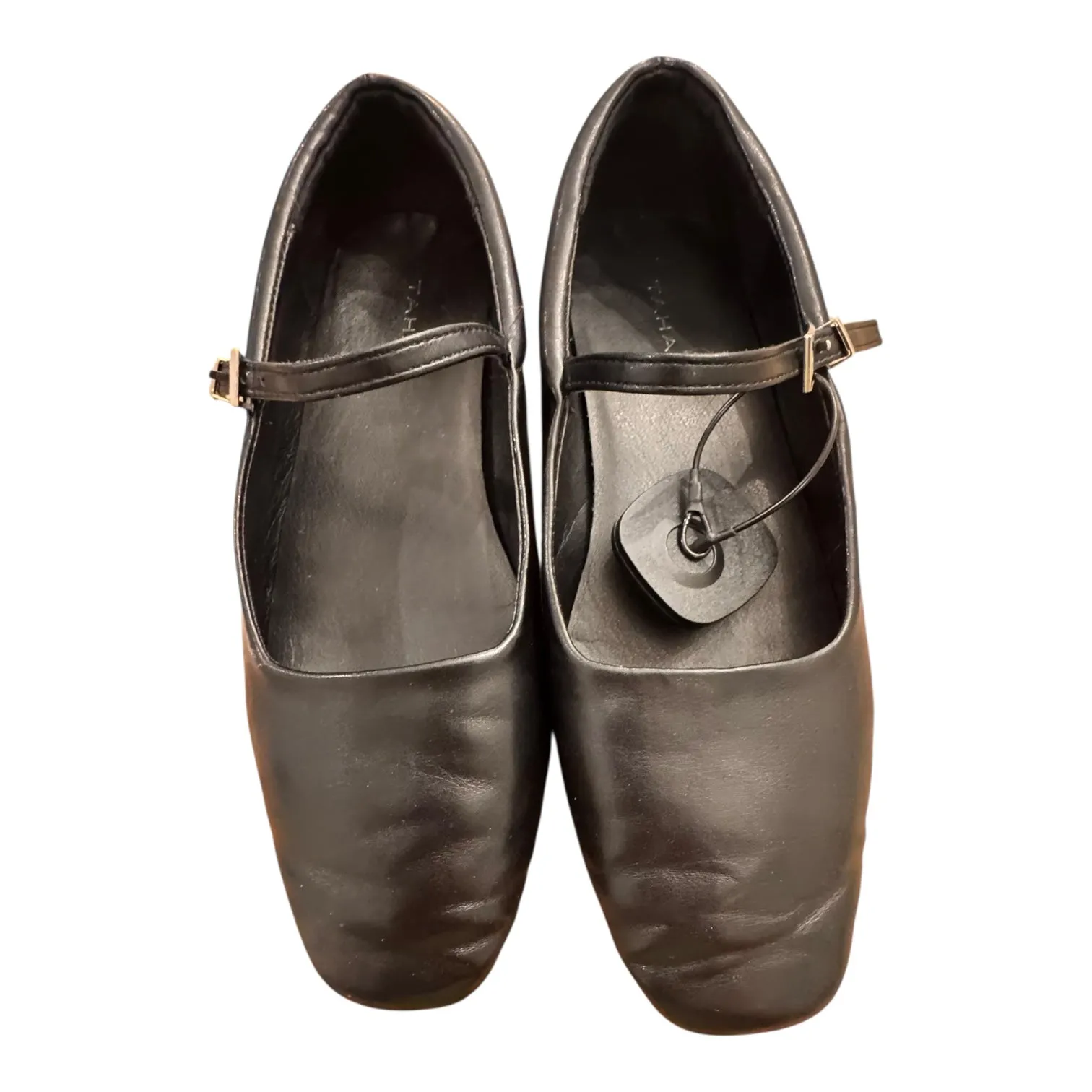 Shop Tour Shoes Flats By Tahari By Arthur Levine In Black, Size:7.5