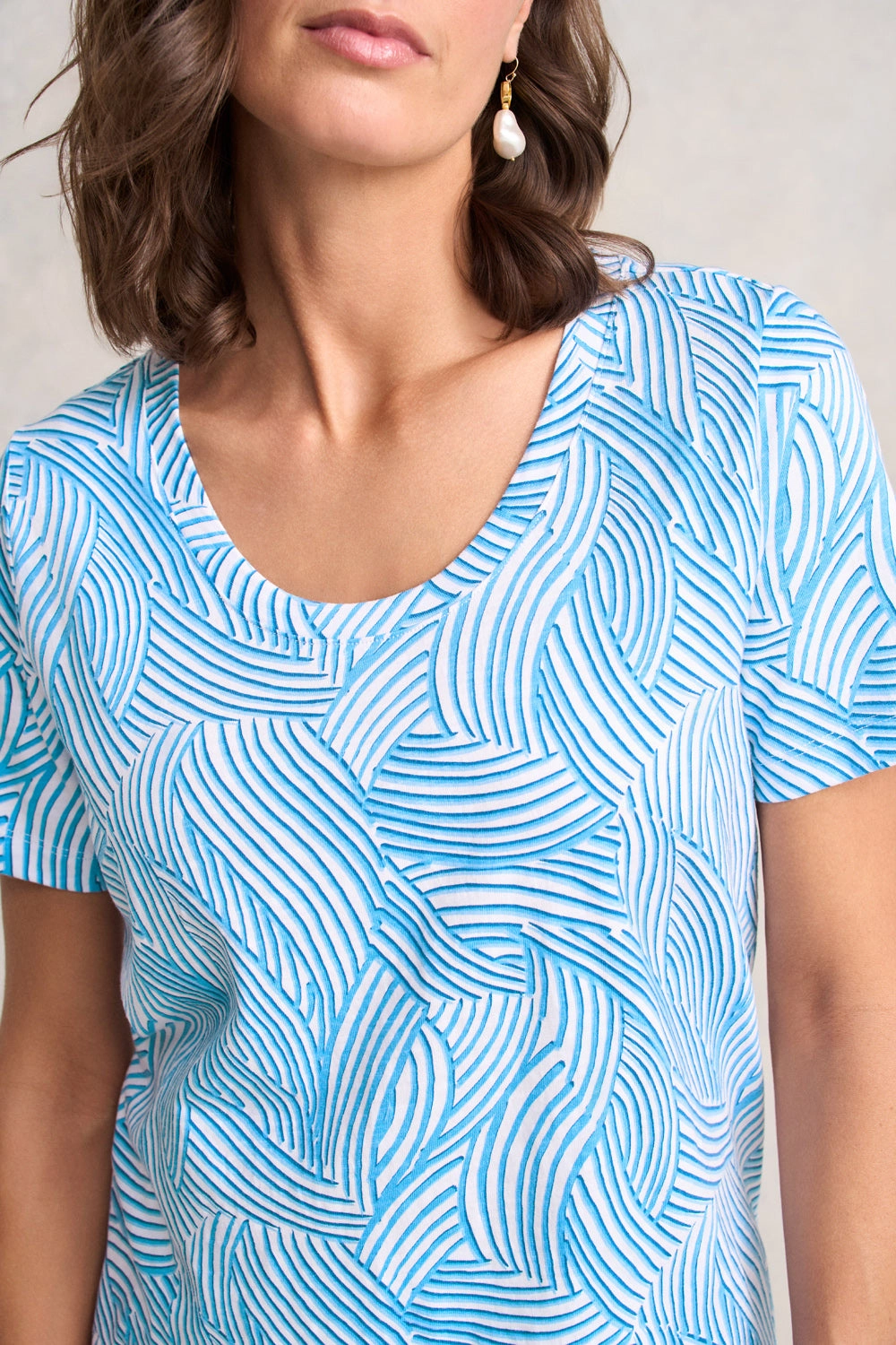 Stretchable Neckline Organic Cotton Slub T-Shirt - Linear Curve Print