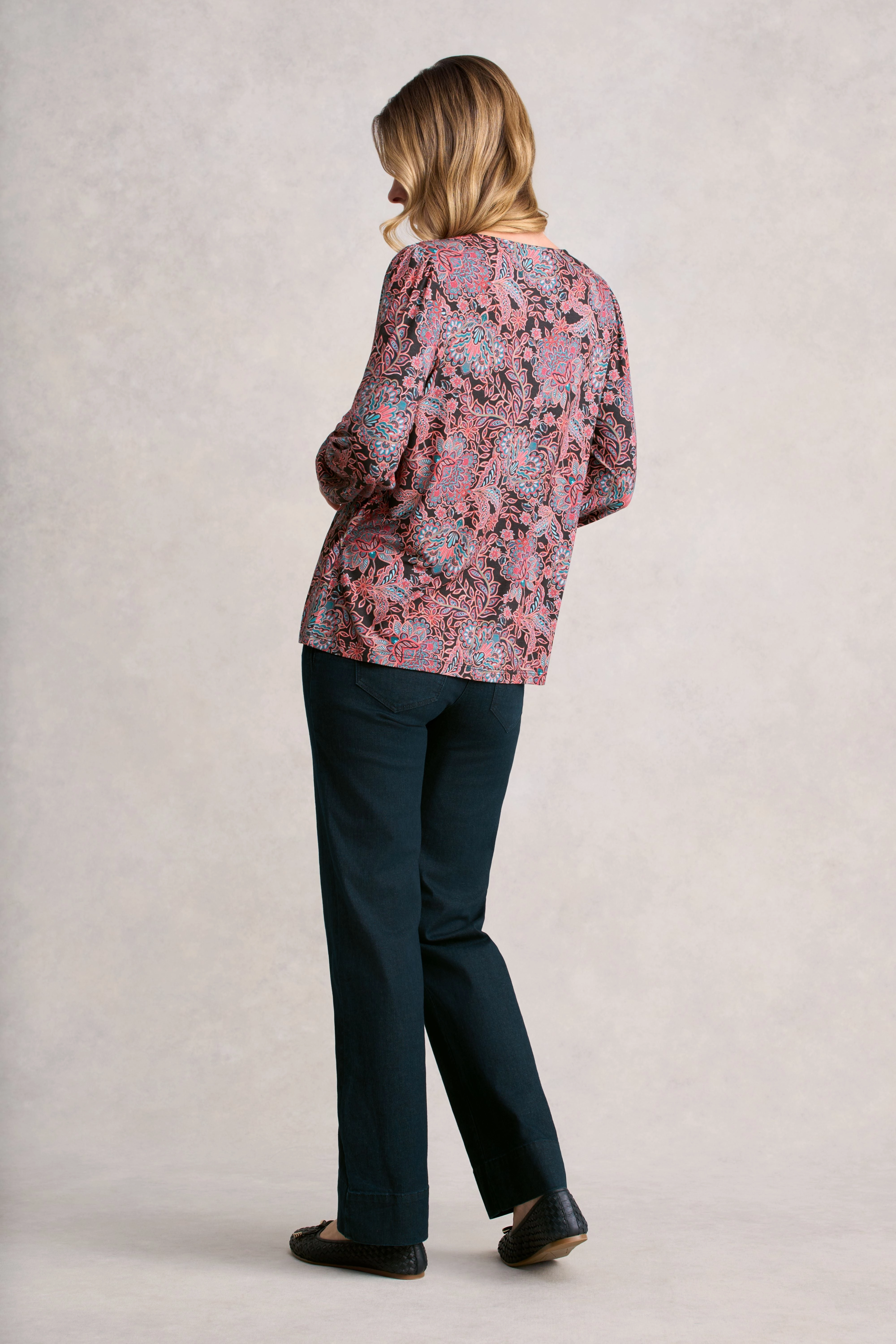 MoistureWickingMaterial Printed Long Sleeve Scoop Neck Top - Intricate Floral