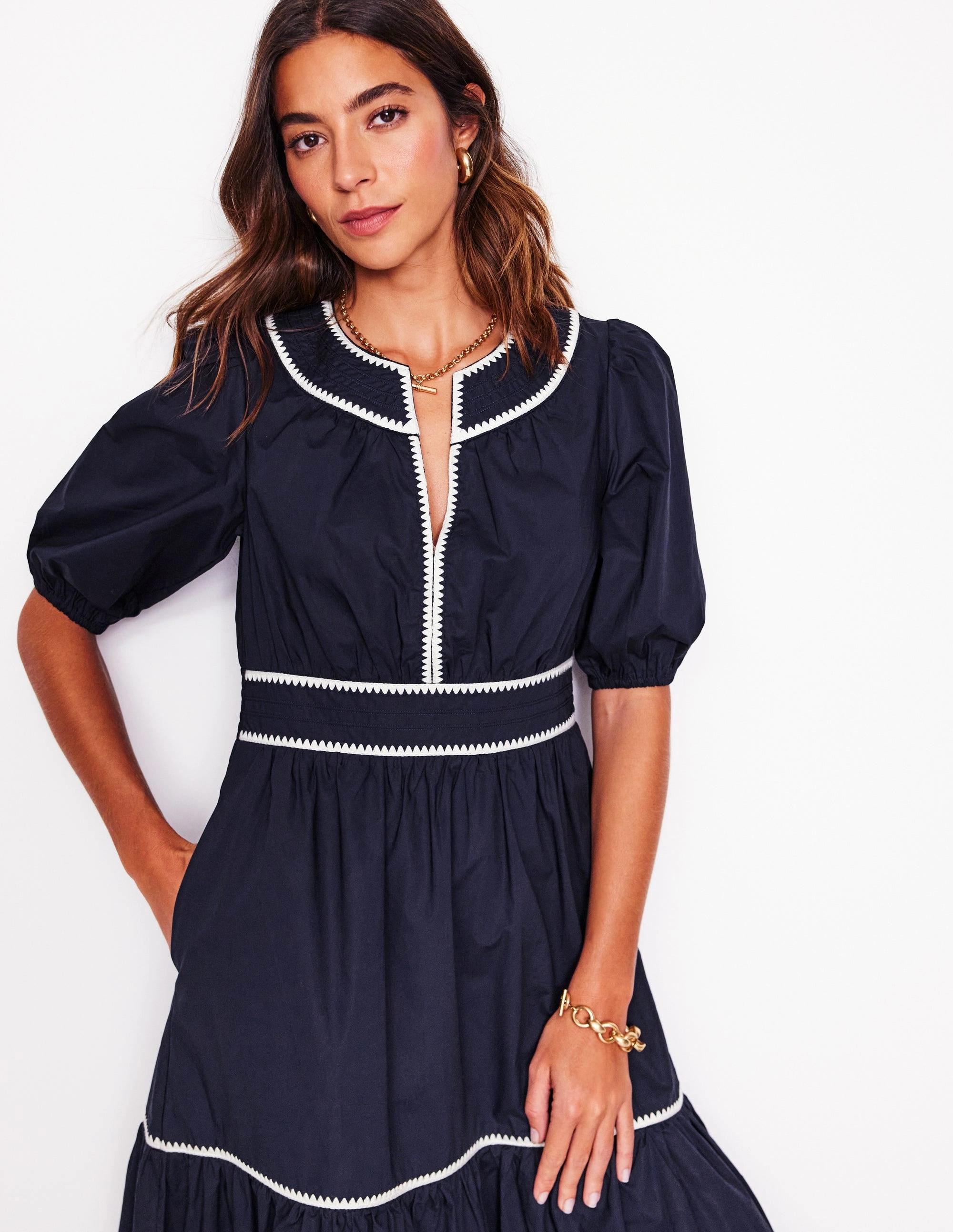 Smooth Drape Autumn Look Rhea Embroidered Midi Dress-Navy