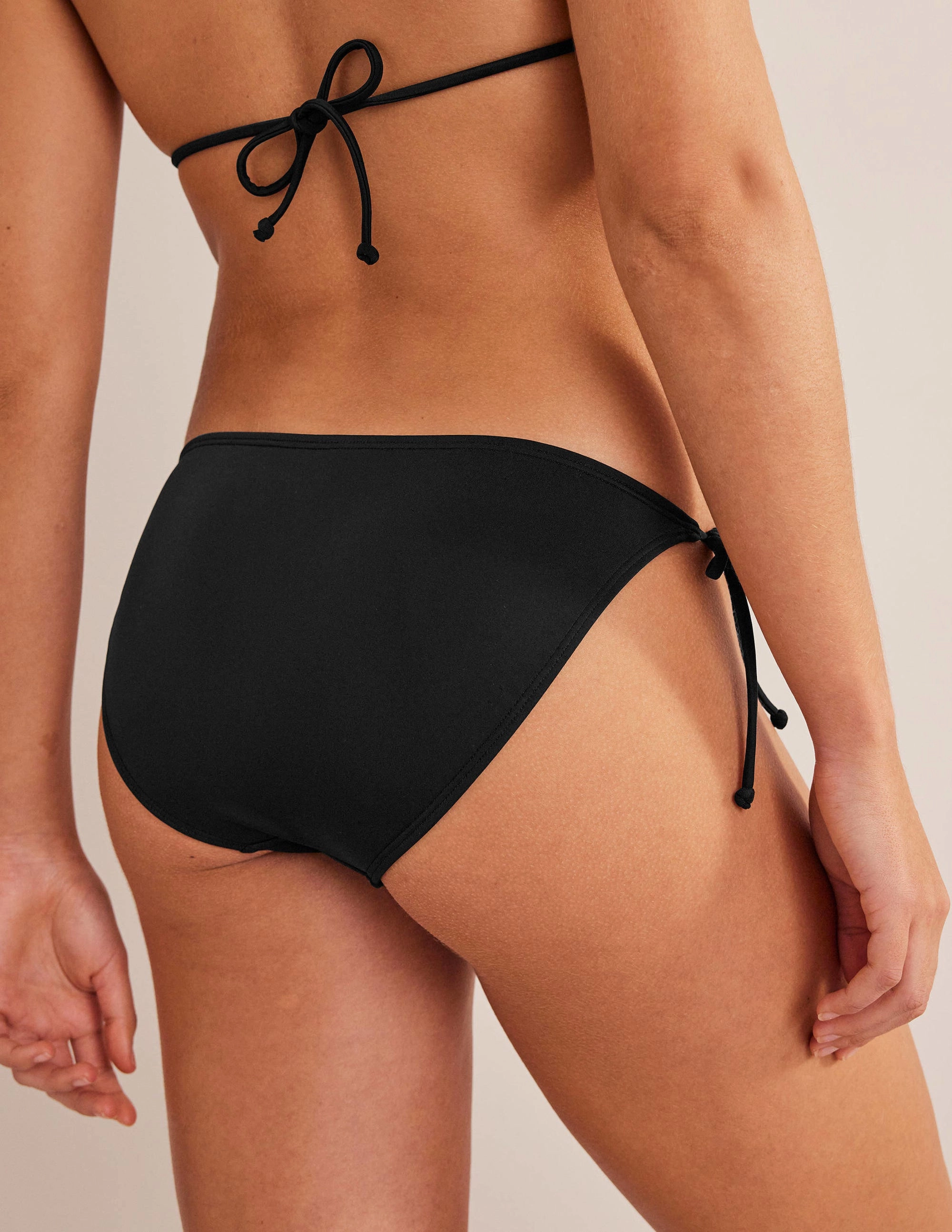 Fashionable Look athletic style Symi String Bikini Bottoms-Black