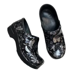 Comfortable Look Travel Friendly Footwear Shoes Flats By Dansko In Black, Size:6