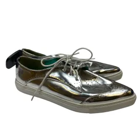 Shoes Flats By Mark In Silver, Size: 7 Tread Pattern Harbor Dock