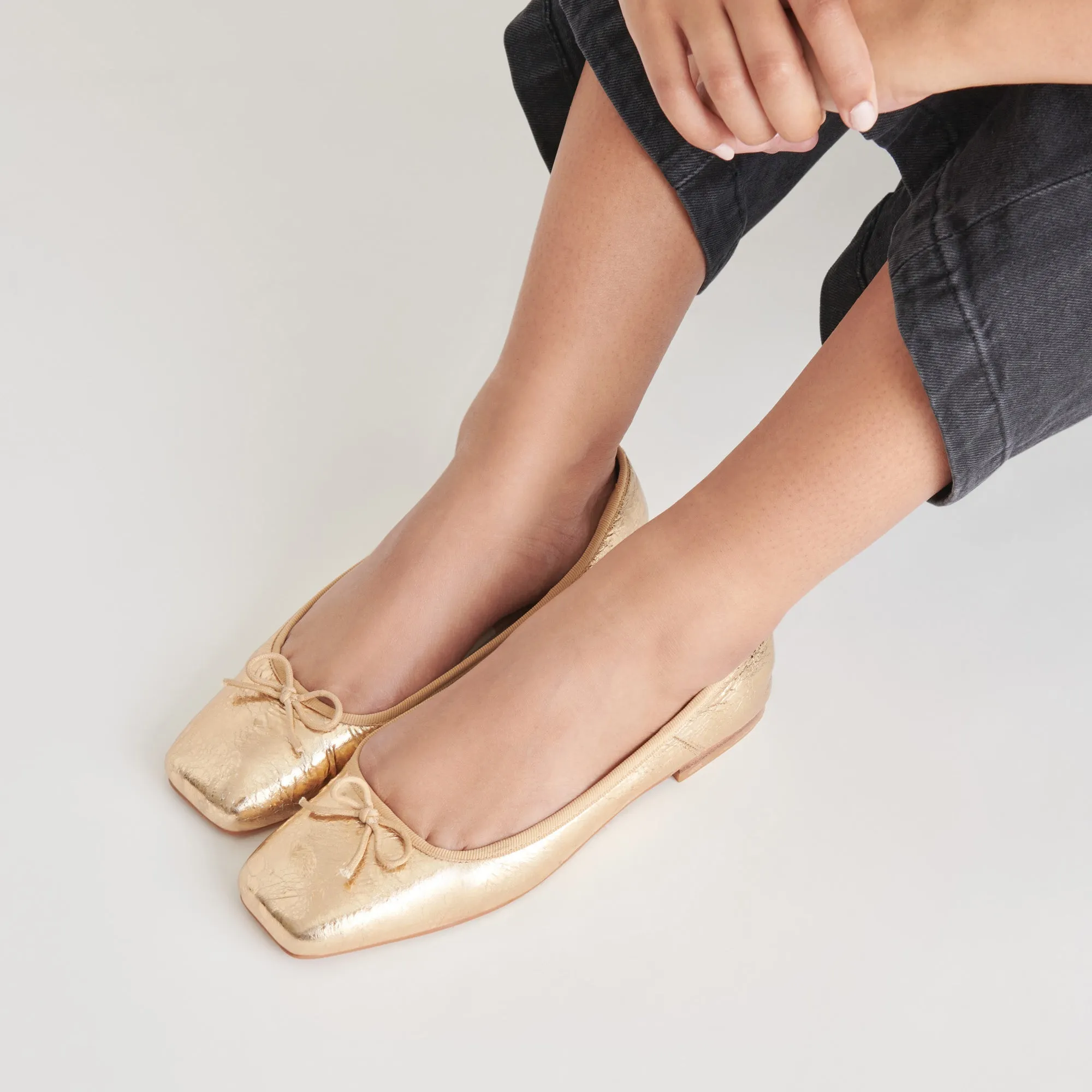 ANISA BALLET FLATS GOLD DISTRESSED LEATHER - re:vita Board Walk Yoga Mood