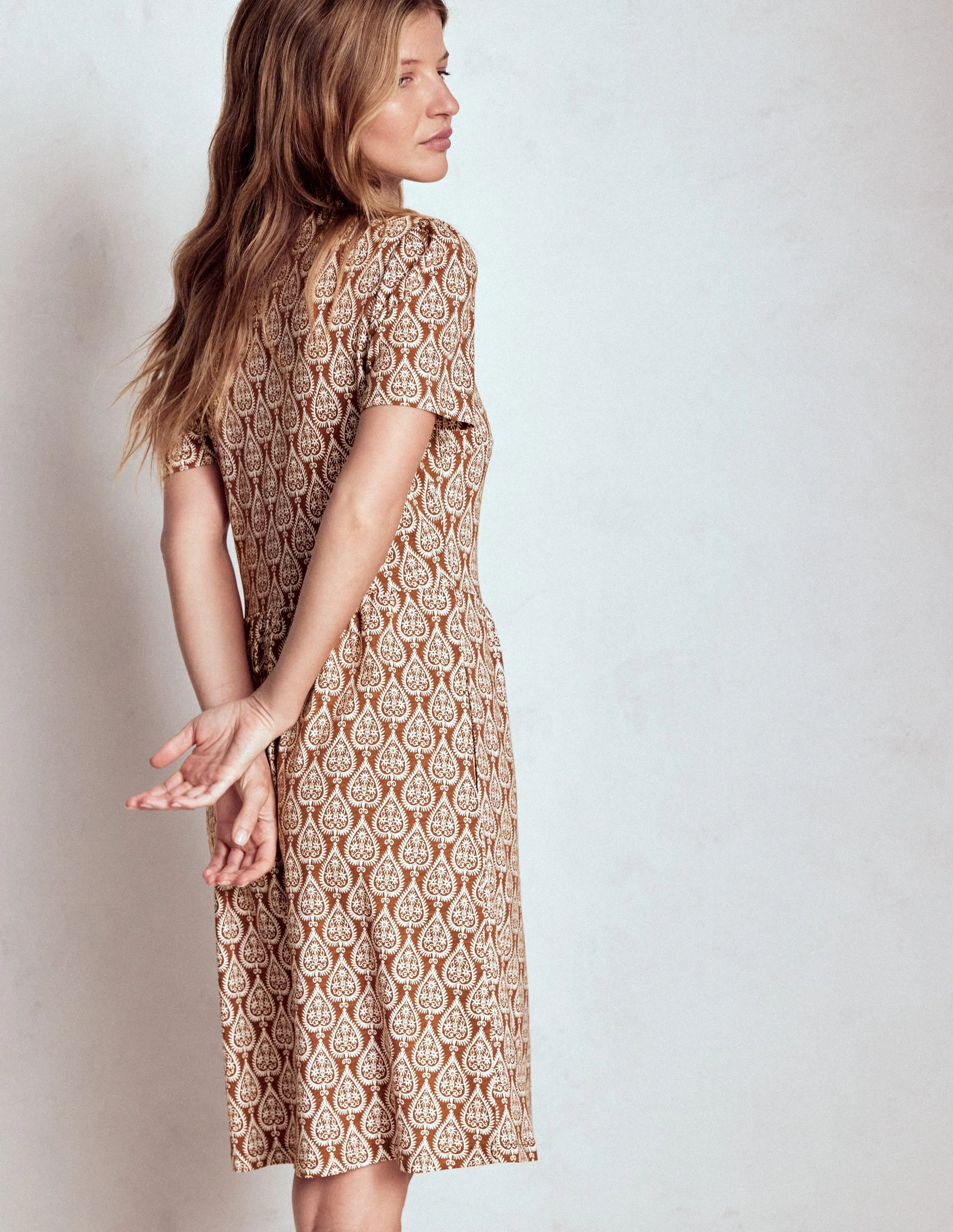 everyday elegance Naomi Short Sleeve Dress-Cognac, Ornate Geo