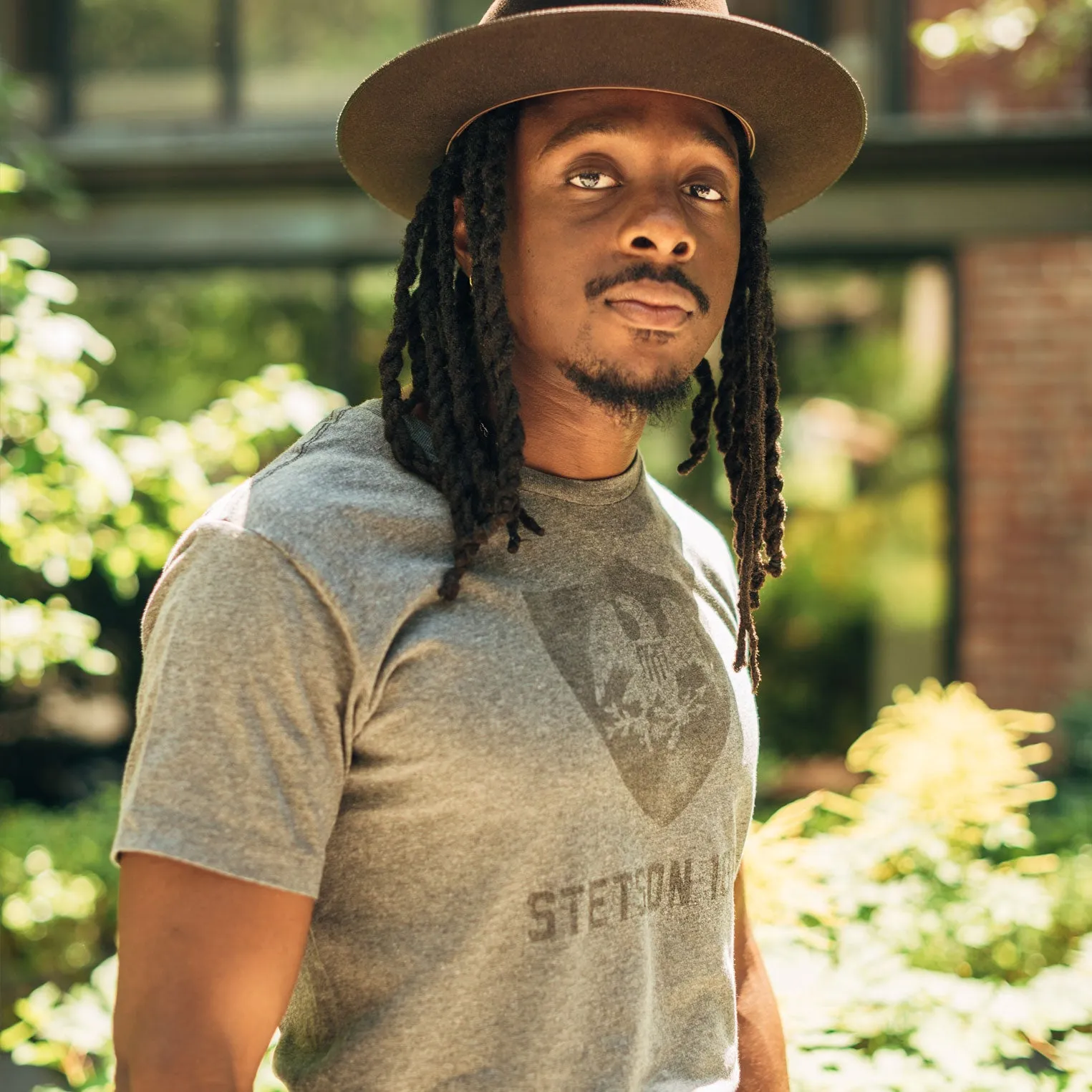 Flexible Placket Structure Vintage Eagle Graphic Tee